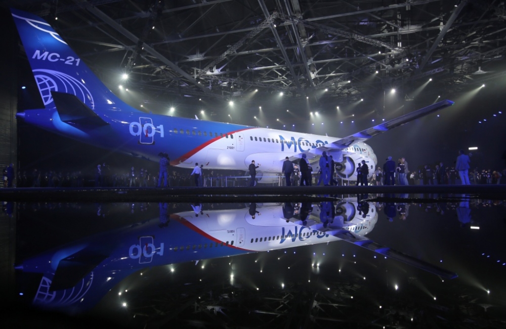 FOTO: Prezentēts Boeing un Airbus konkurents – Krievijas jaunākais ražojums Irkut MC-21