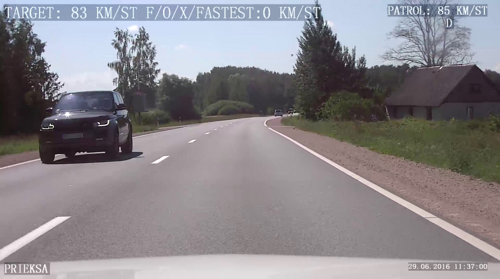 Šoferis cenšas apmuļķot policistus