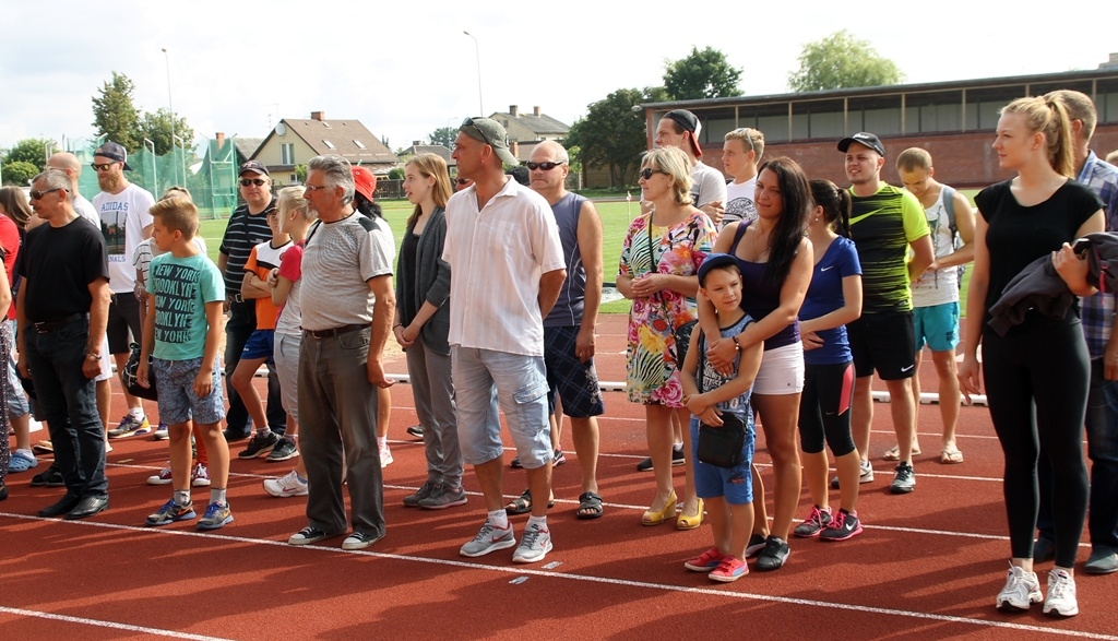 FOTO: Sportisti sacenšas pašvaldību sporta spēlēs