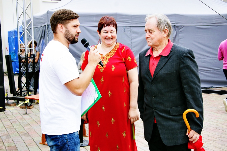 Palīdz rakstīt atmiņu grāmatu