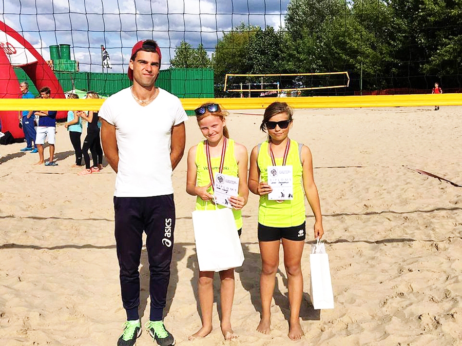 Vecumnieku volejbolistēm pirmā medaļa novada sporta skolas vēsturē