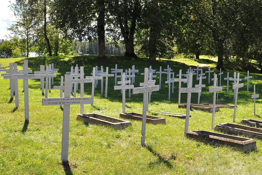 Vecumniekos apskatāma krustu kolekcija