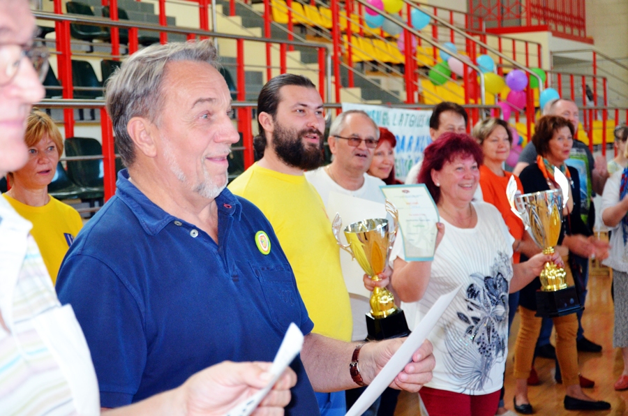 Vēsturiskās sporta spēlēs «Derpeles» darbinieki uzvar