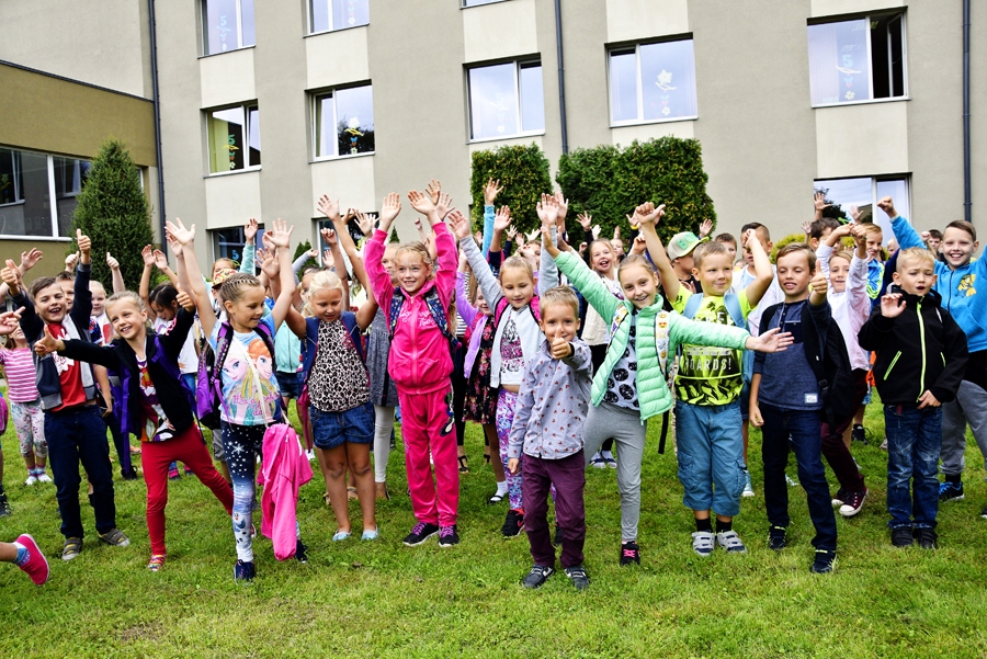 Mēs visi gribam iet skolā!