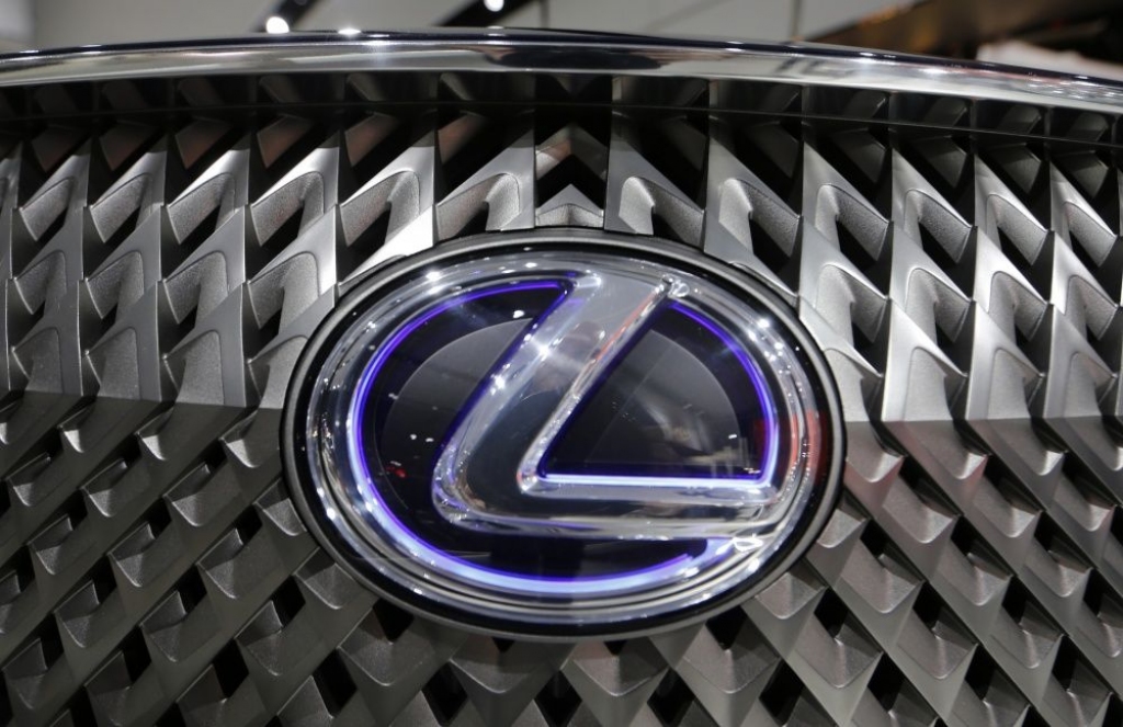 Valsts prezidenta nolietotā automašīna nomainīta pret jaunu Lexus limuzīnu