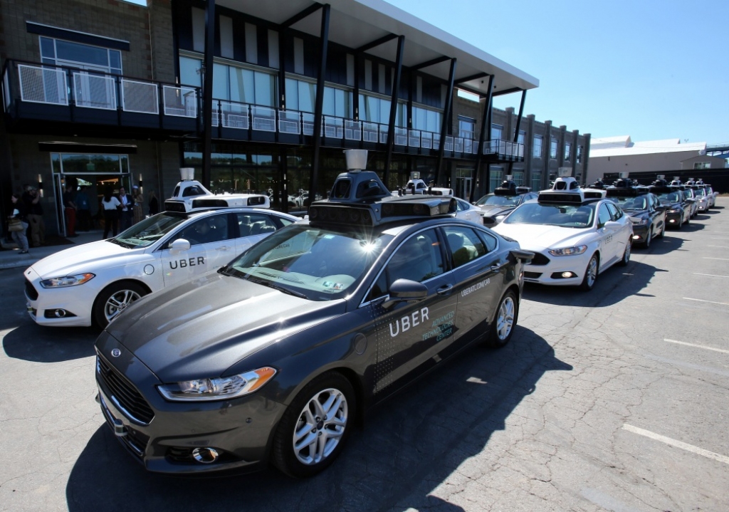 FOTO: Uber sāk pasažieru pārvadājumus ar autonomajām mašīnām