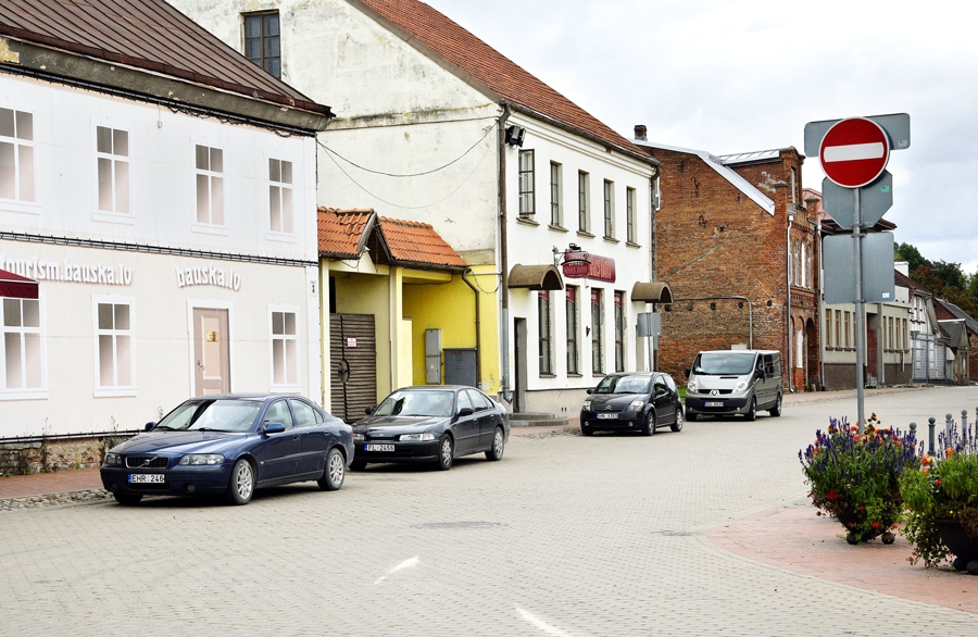 Pilsētā noteikts automašīnu stāvēšanas ilgums