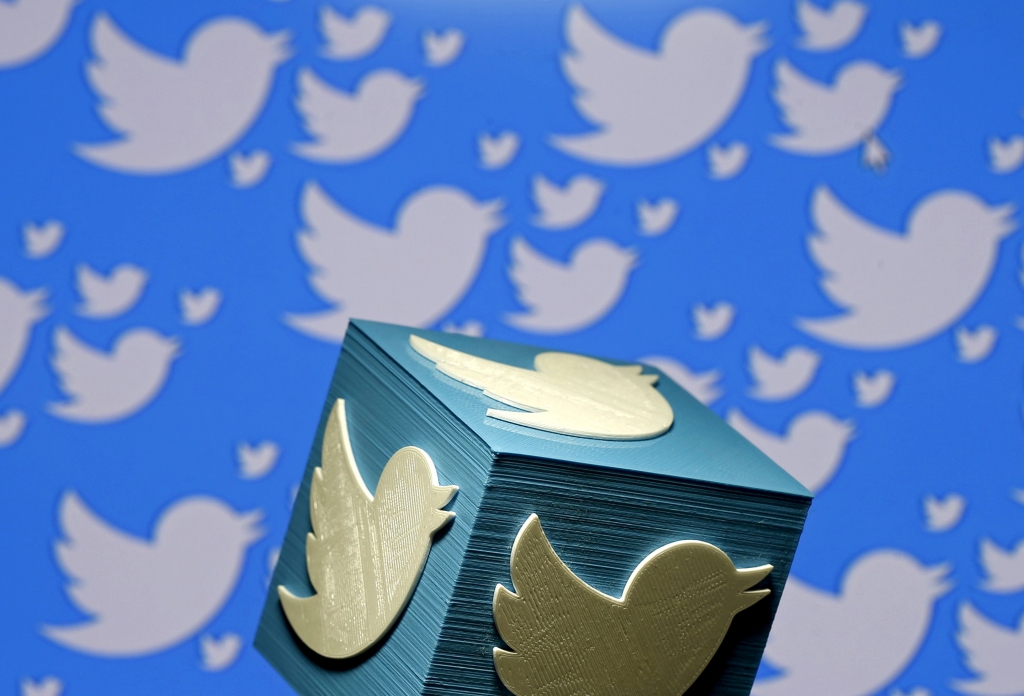 Apsver Twitter iegādi