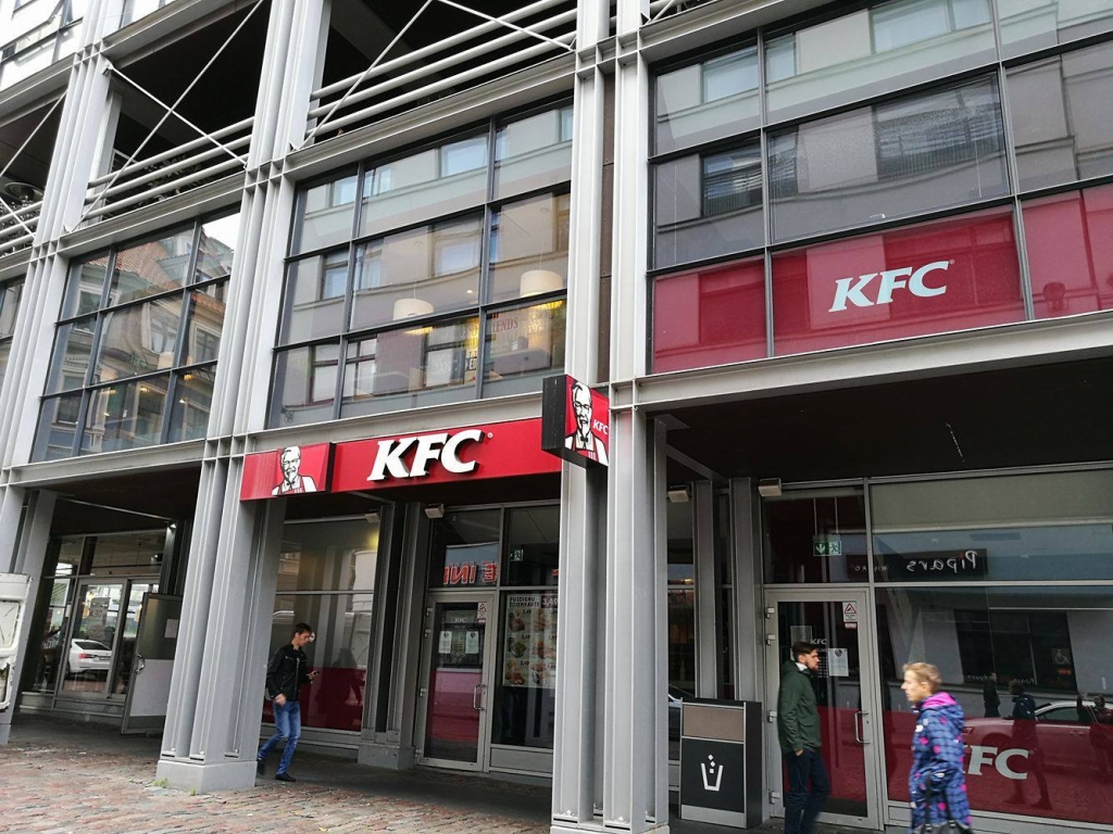 Uz laiku slēdz restorānu KFC Latvijā