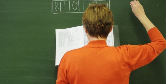 Katrs sestais skolotājs Latvijā septembrī nopelnījis vismaz 1000 eiro pirms nodokļu nomaksas