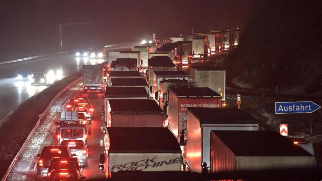 Vācija gatavojas daļēji privatizēt autostrāžu tīklu
