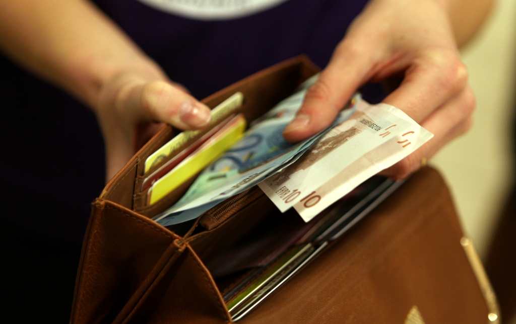 Patērētāji: papildu dokumentāli pierādījumi būtu jāsniedz aizdevumiem virs 500 EUR