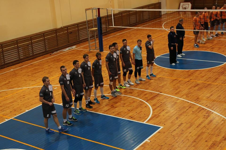 Volejbolisti piekāpjas čempioniem
