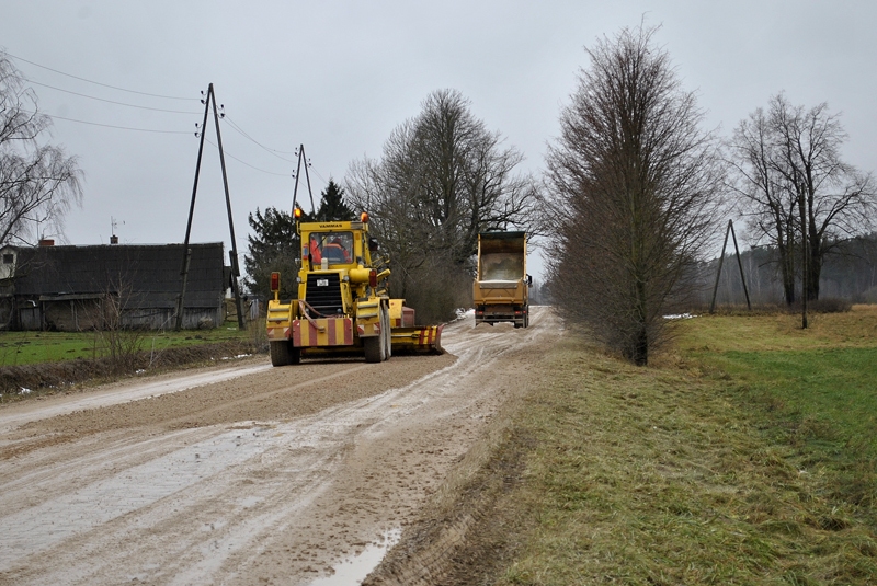 Karjera izmantotāju transports bojā ceļu Ceraukstē