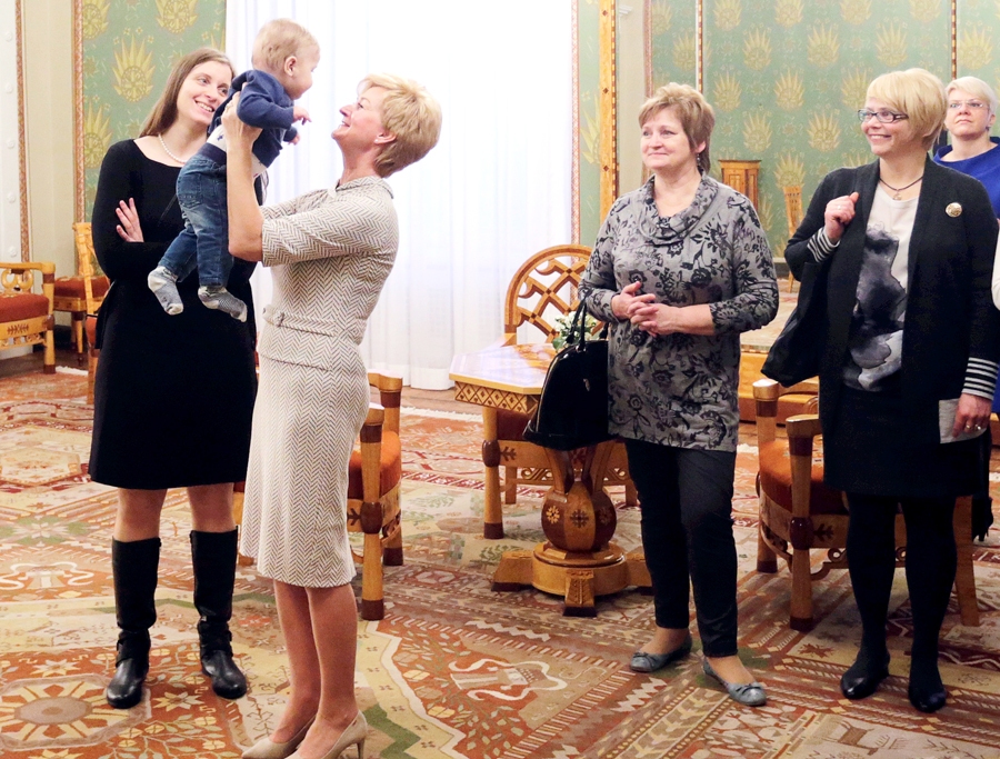 Tiekas ar prezidenta kundzi