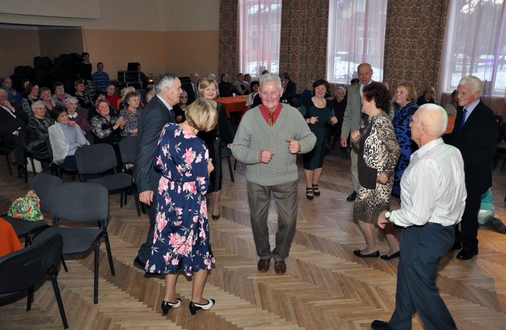 Seniorus Vecumniekos apciemo Viktors Lapčenoks