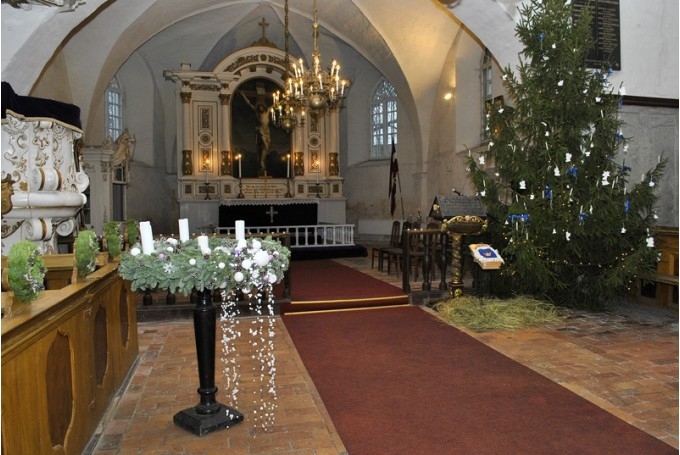 Rietumu kristīgā pasaule sāk svinēt Kristus dzimšanas svētkus