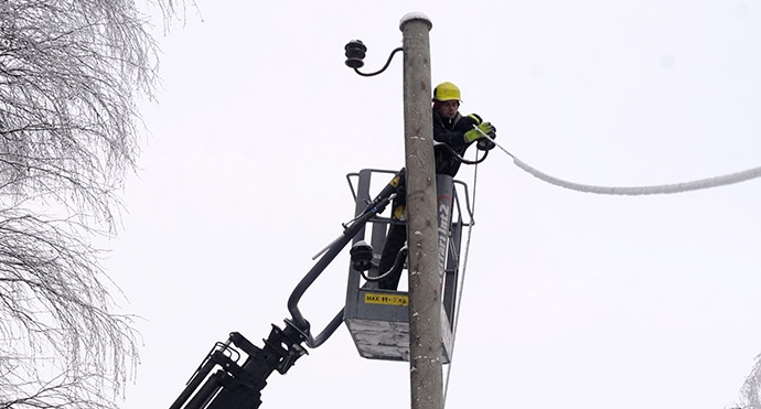 Bauskas un Rundāles novadā paliek bez elektrības