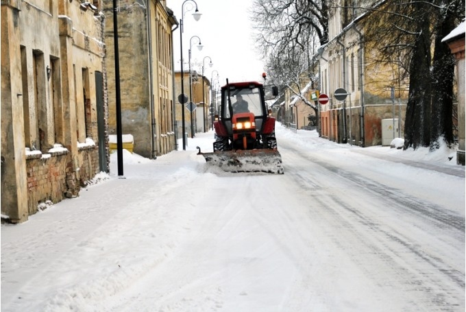 Bausku pārklājis septiņus centimetrus dziļš sniegs
