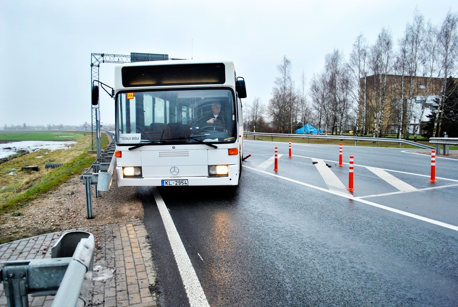 Nesen uzstādītos signālstabiņus noņems