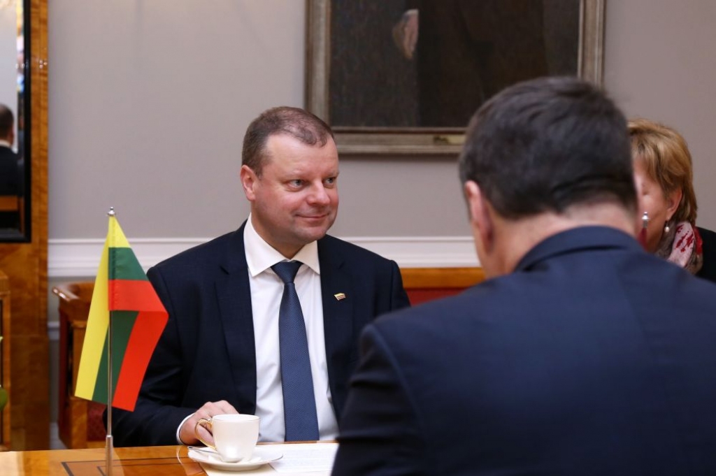 Lietuvas premjers nav pārliecināts par Rail Baltica līguma parakstīšanu