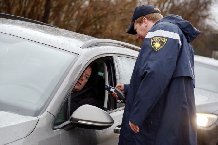 Autovadītāju soda par 0,239 promilēm