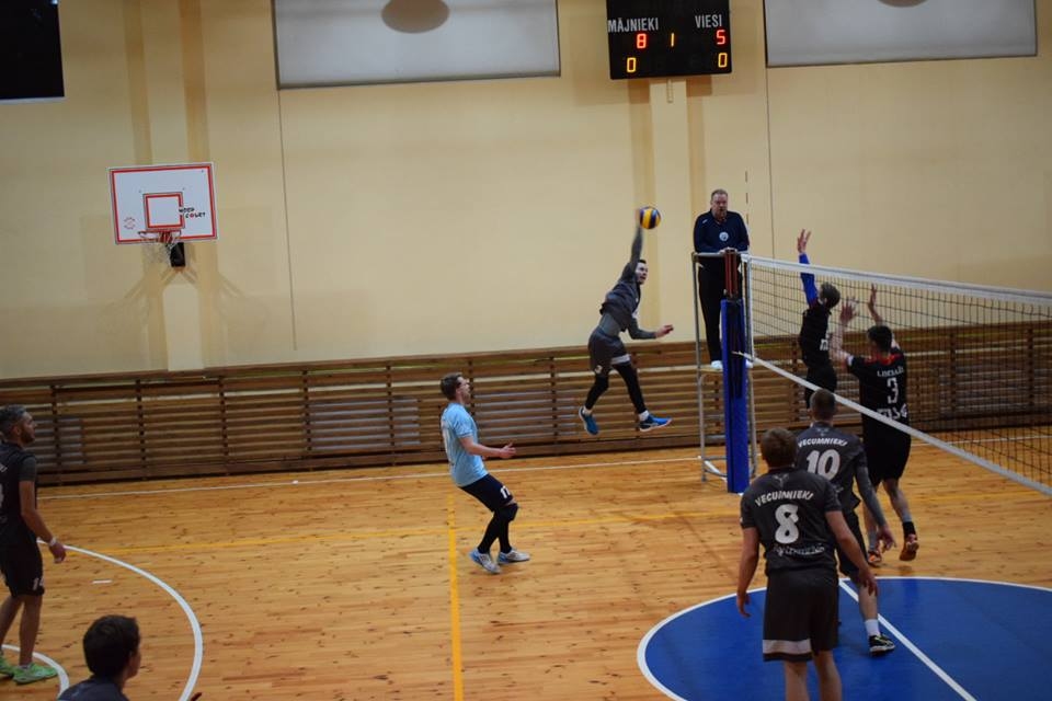 Volejbolisti «noplīst» un zaudē «Limbažiem»
