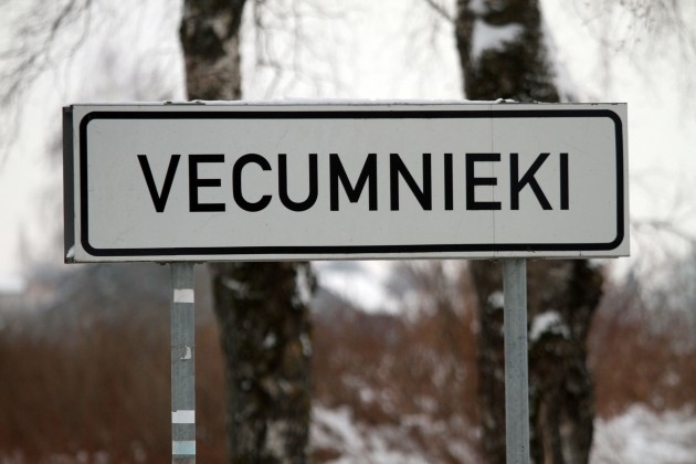 Vecumniekos nekonstatē aizdomīgu svešinieku, kas varētu būt apdraudējis pusaudzes