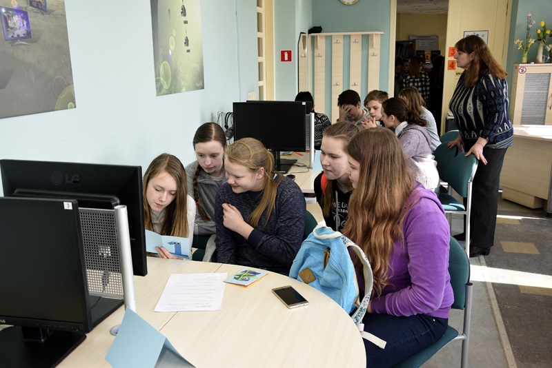 Meklē jaunus piekļuves ceļus dzejniekam