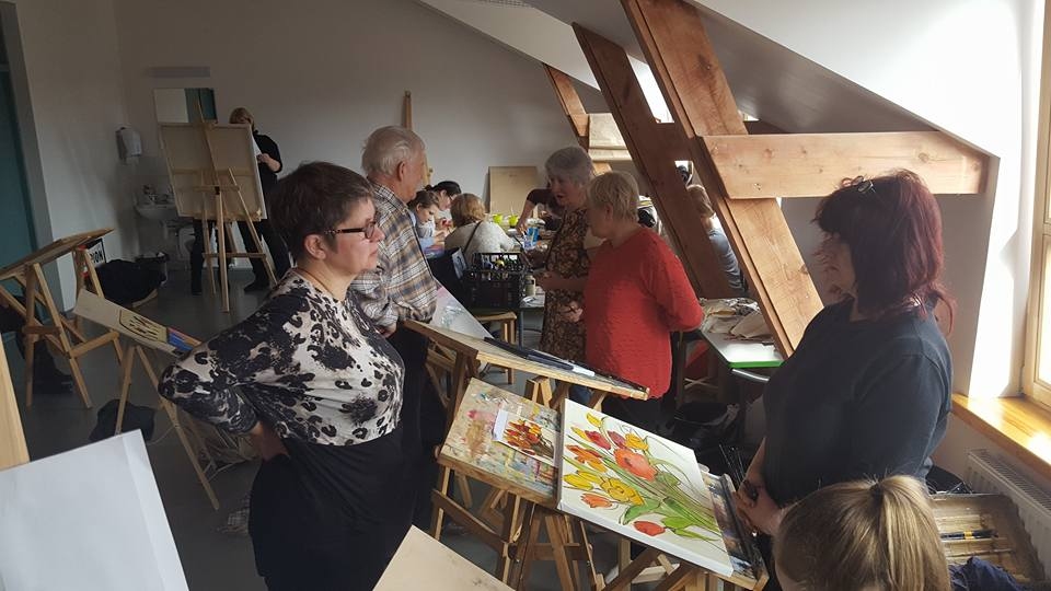 Iecavniekiem pieejamas nodarbības mākslas studijā