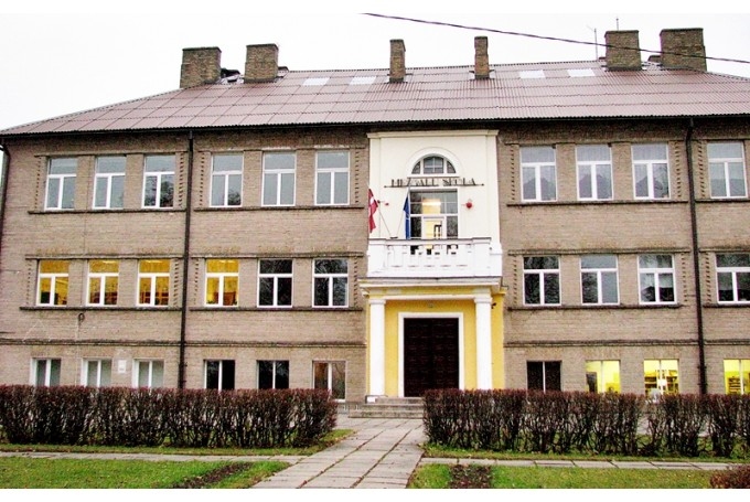 Iedzīvotāji Mežgaļu pamatskolas saglabāšanā aicina iesaistīties Kučinski un Saeimu