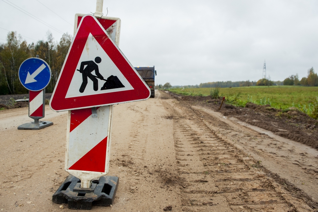 Ar ES fondu atbalstu Bauskas novadā plānots rekonstruēt 27 grants ceļu posmus