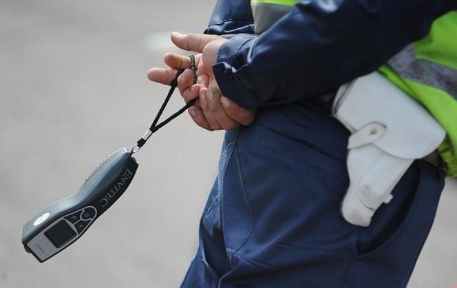 Bauskas policists aizturēts pie stūres dzērumā