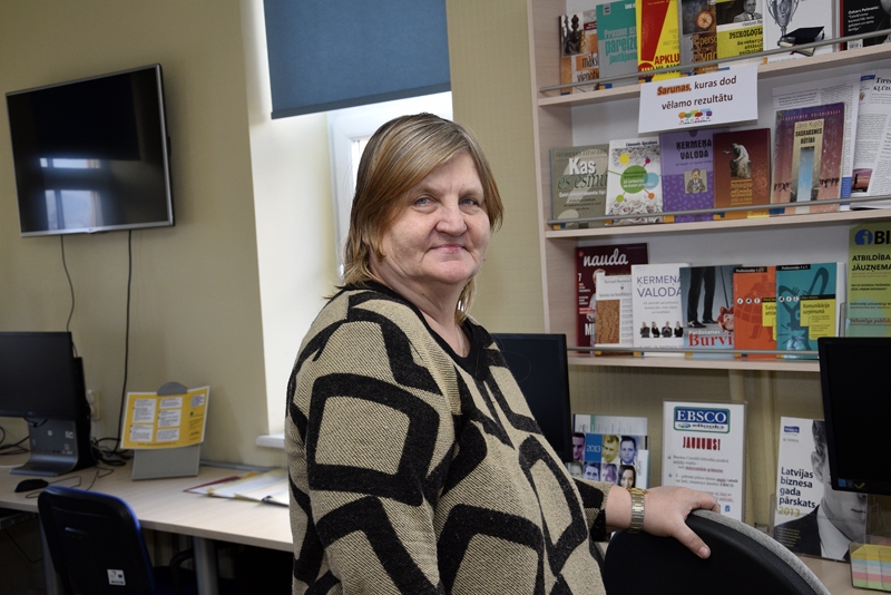 Laimdota Ozoliņa saņem Gada bibliotekāres titulu