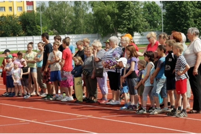 Bauskas stadionā rīko sporta svētkus ar fantāziju