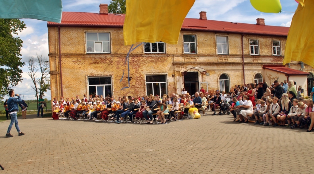 Pamūšas skolā aizvada sirsnīgus svētkus
