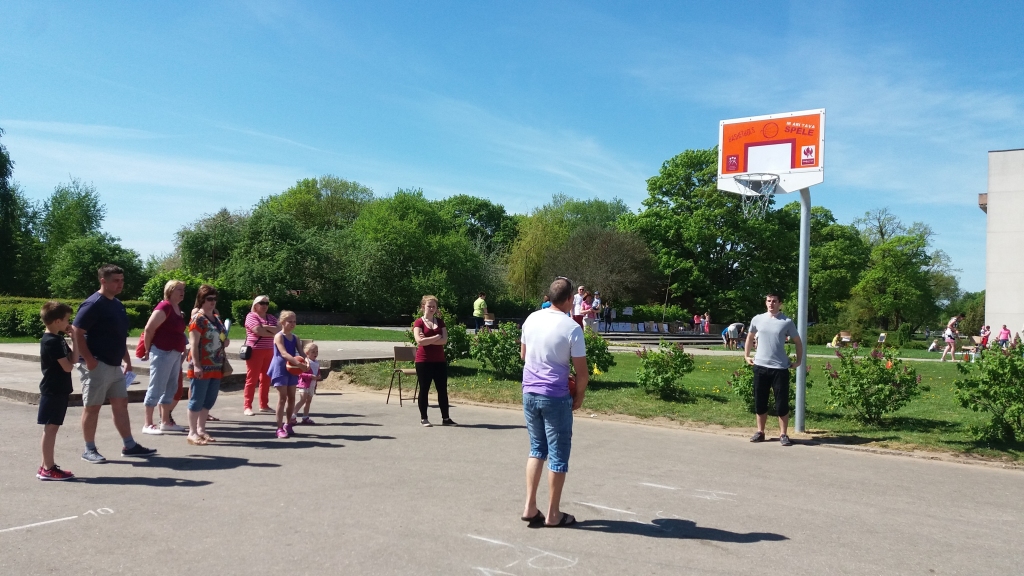 Uzvarā uzstādīts basketbola grozs