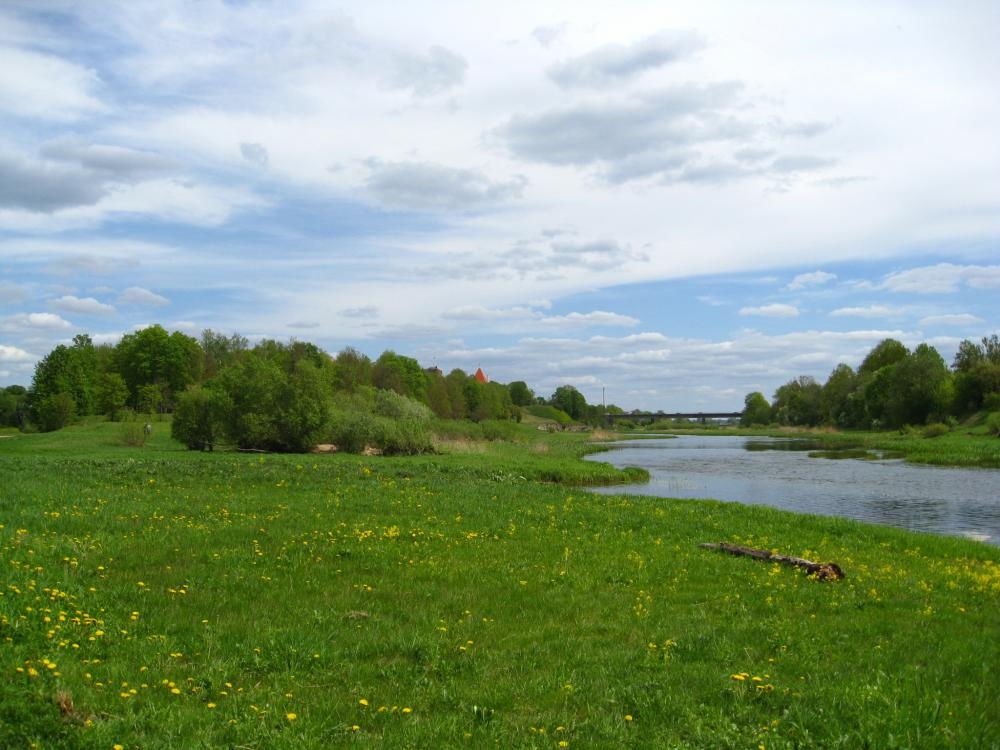Sestdien kļūs siltāk un tikai vietām īslaicīgi līs