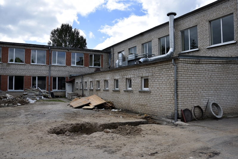 Vecumnieku vidusskolas sporta zāles fasādes atjaunošanai aizņemsies 121 270 eiro