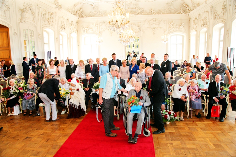 Tiekas mūsu valsts līdzaudži