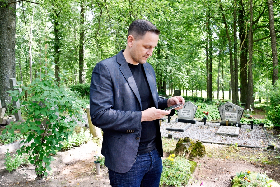 Aizgājējus centīgi digitalizē