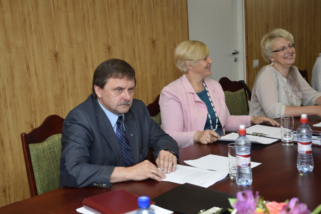 Vecumniekos pasniedz nozīmes jaunajiem deputātiem un ievēl komisijas
