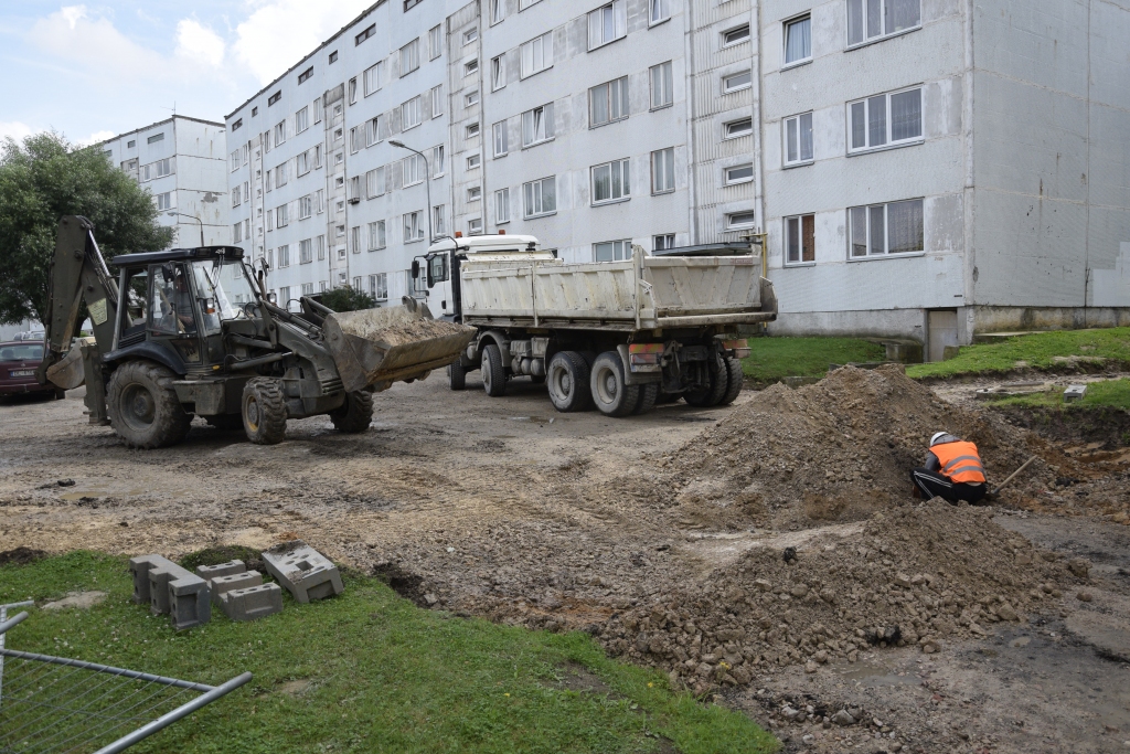 Bauskā uzsāk Vītolu un Salātu ielas namu iekšpagalmu labiekārtošanu