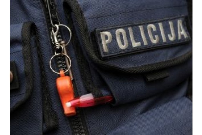 Vecumniekos aiztur piedzērušos pusaudžus