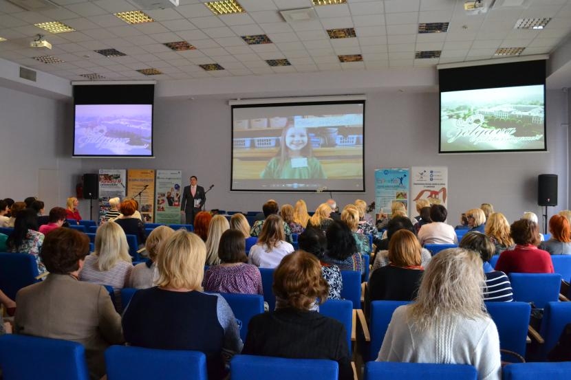 Vecumnieku vidusskolas pedagogi apgūst kompetenču izglītības metodes