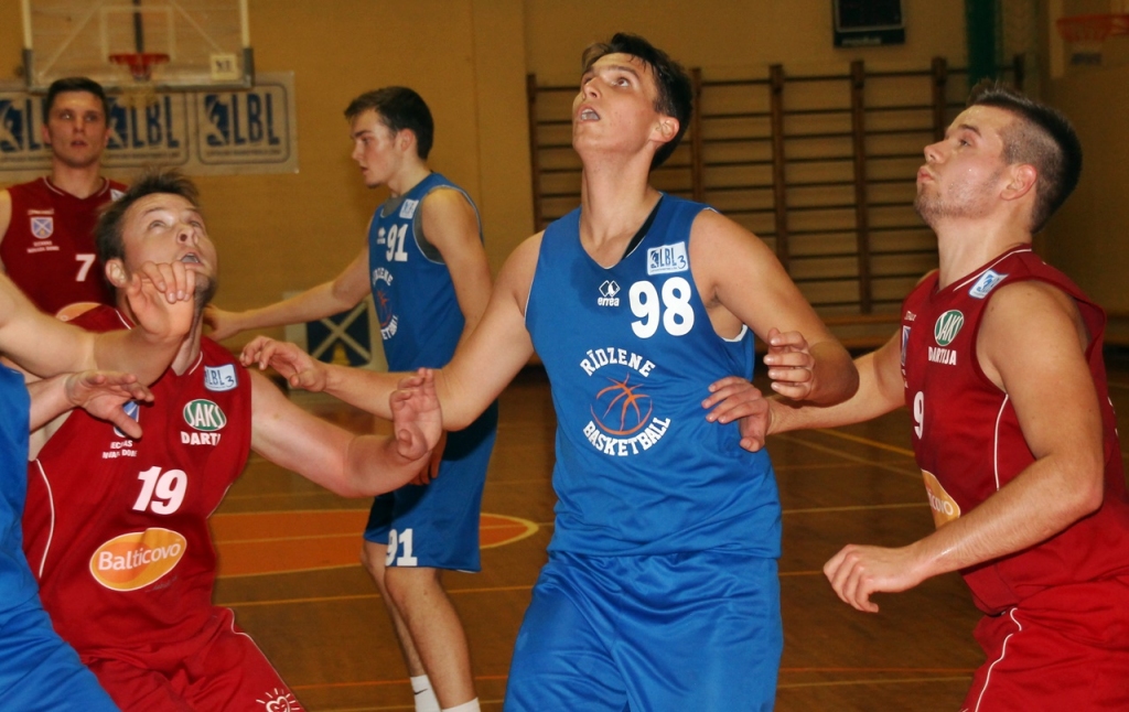 FOTO: Basketbola klubs «Dartija» paliek nepārspēts