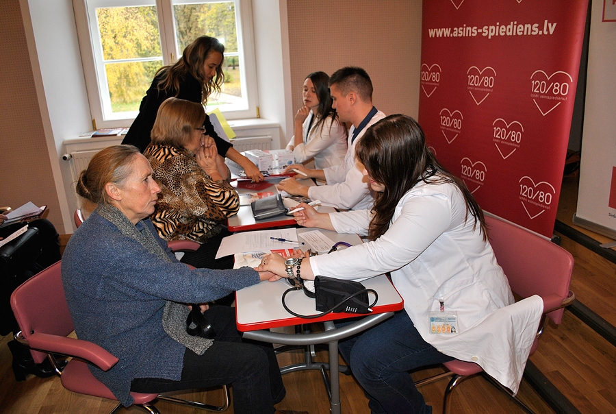 Sirds veselības seminārā Iecavā saņem kardiologu ieteikumus
