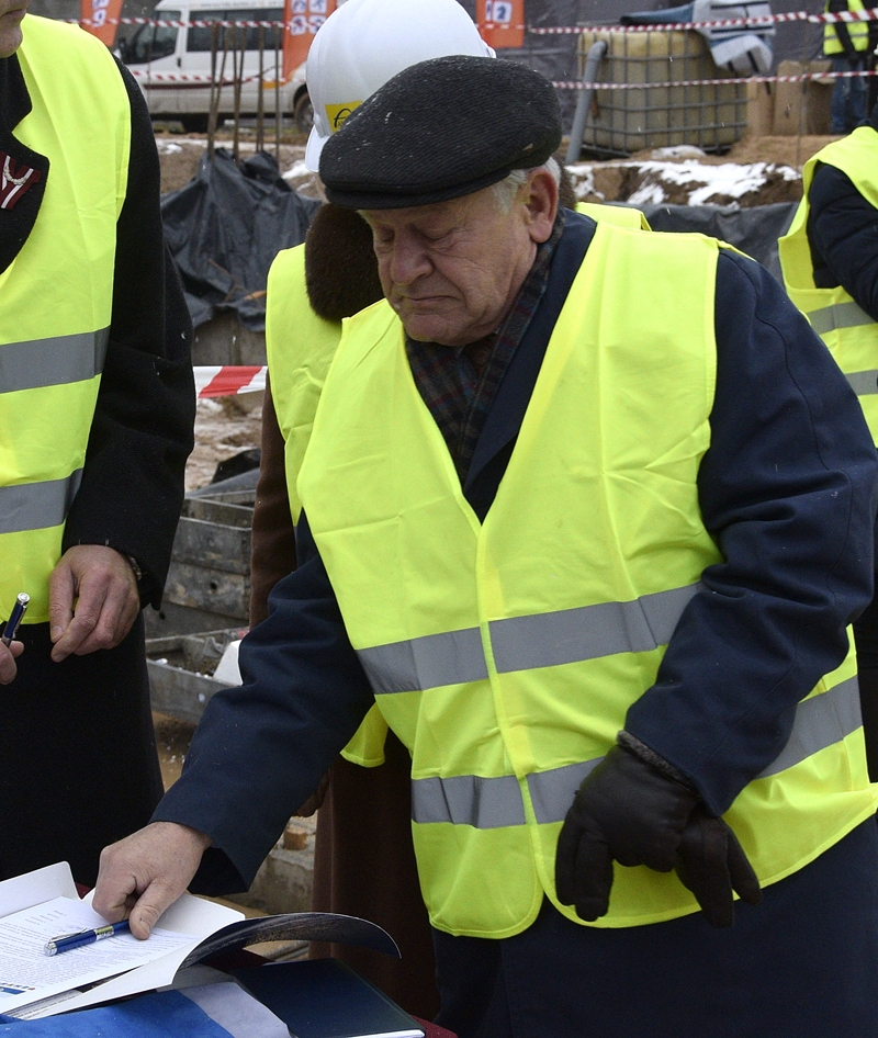 Deputāts noliek savas pilnvaras