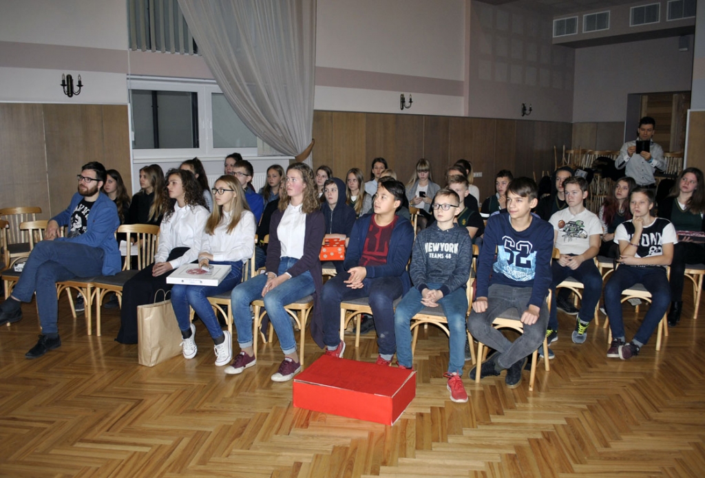 Ģimnāzisti izstrādā oriģinālas galda spēles un gūst ieskatu nozarē