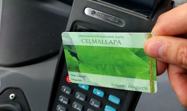 Zemgales pašvaldību vadītāji aicina reģionālajos autobusos ievest elektroniskos norēķinus